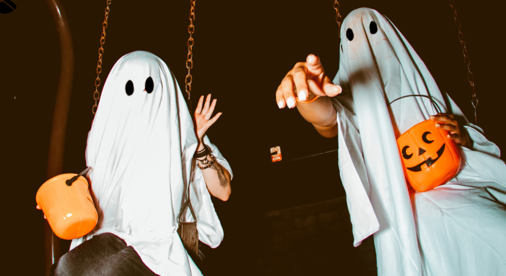 25 Things to do On Halloween with Boyfriend