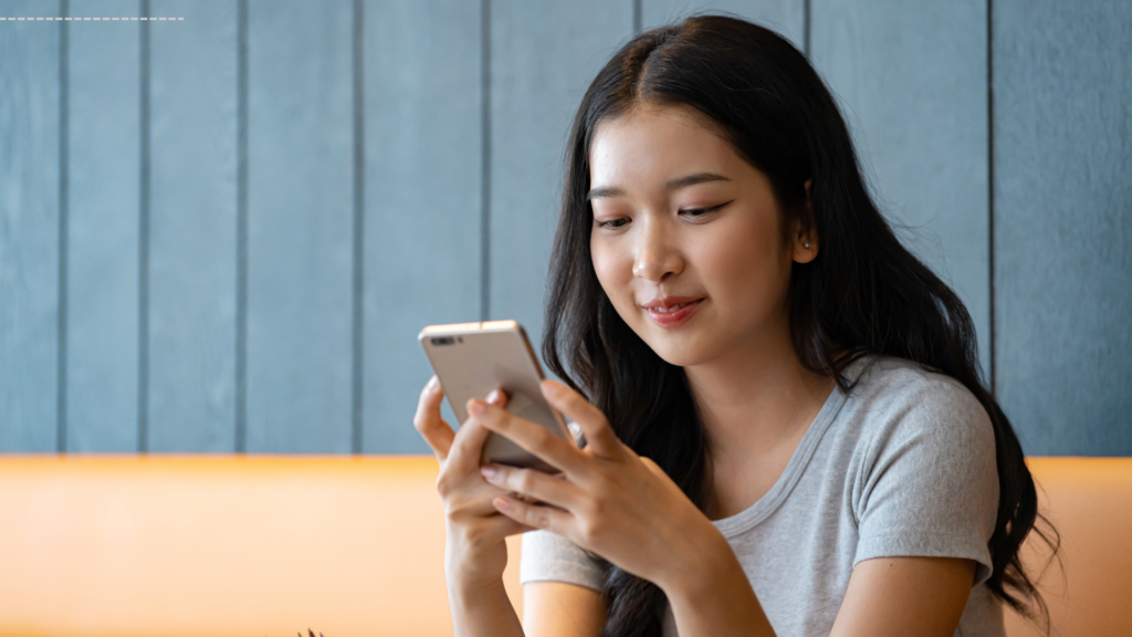 12 Hints That He Likes You