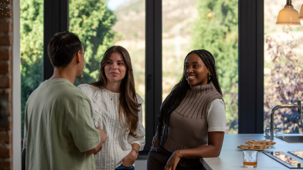 14 Signs Your Friends Don’t Like You