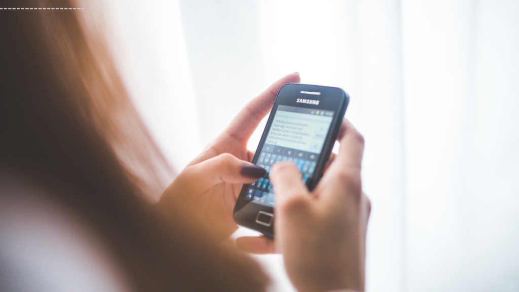 45 Flirty Good Morning Texts for Your Crush