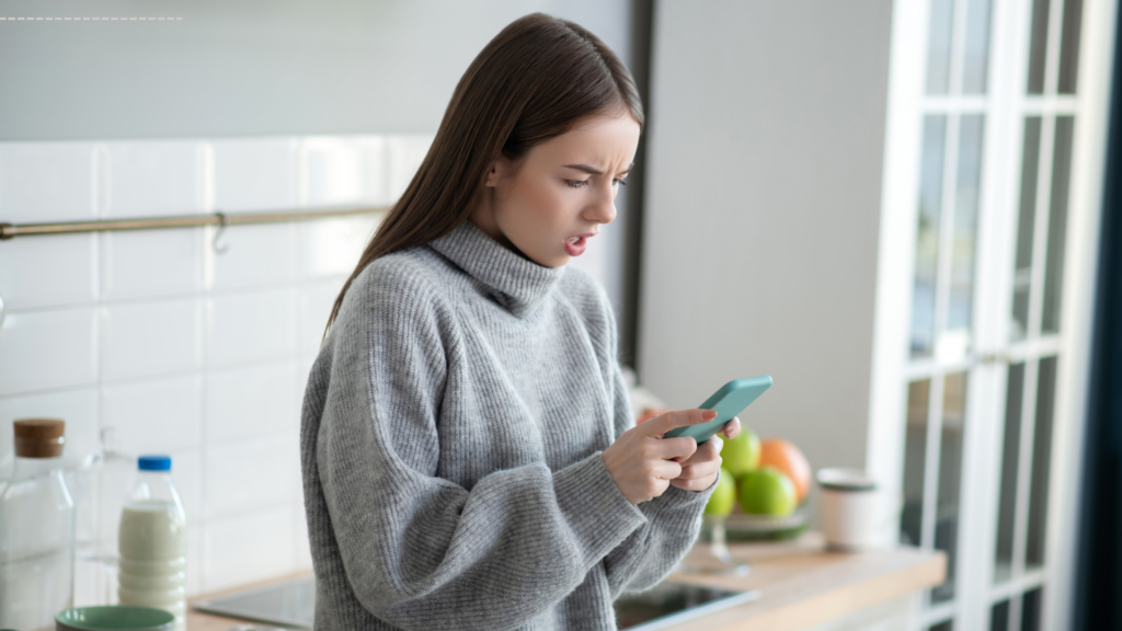 10 Smart Things to Do When He’s Being Dry Over Text