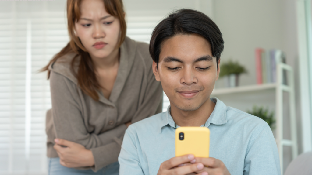 12 Early Signs He Will Cheat That Most Women Miss