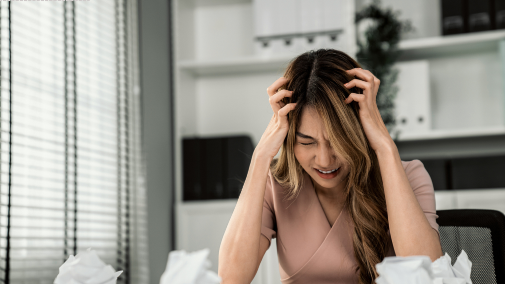 10 Clear Signs Someone Has No Friends and Struggles Socially