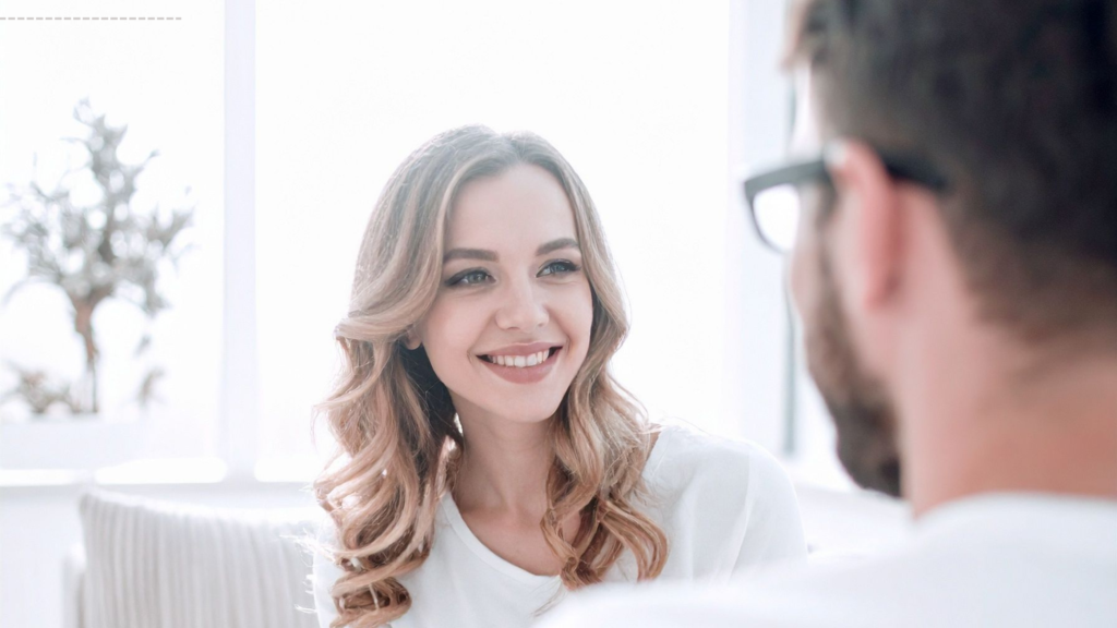 10 Simple Ways to Get a Guy’s Attention and Keep It