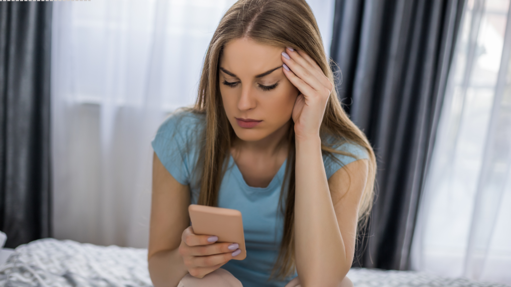 12 Signs He Wants You to Stop Texting Him