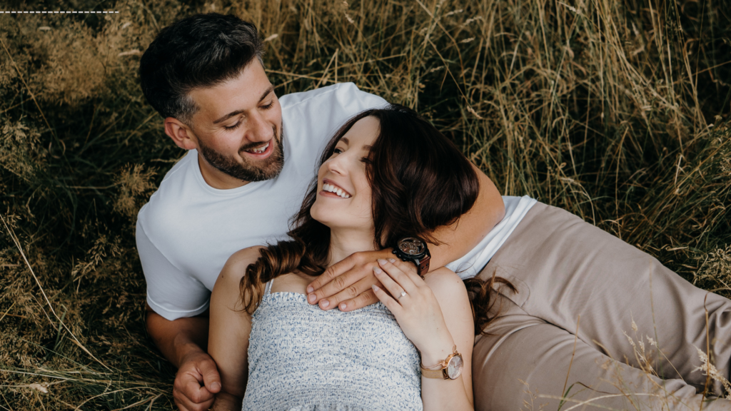 How to Date an Older Man (8 Smart Tips)