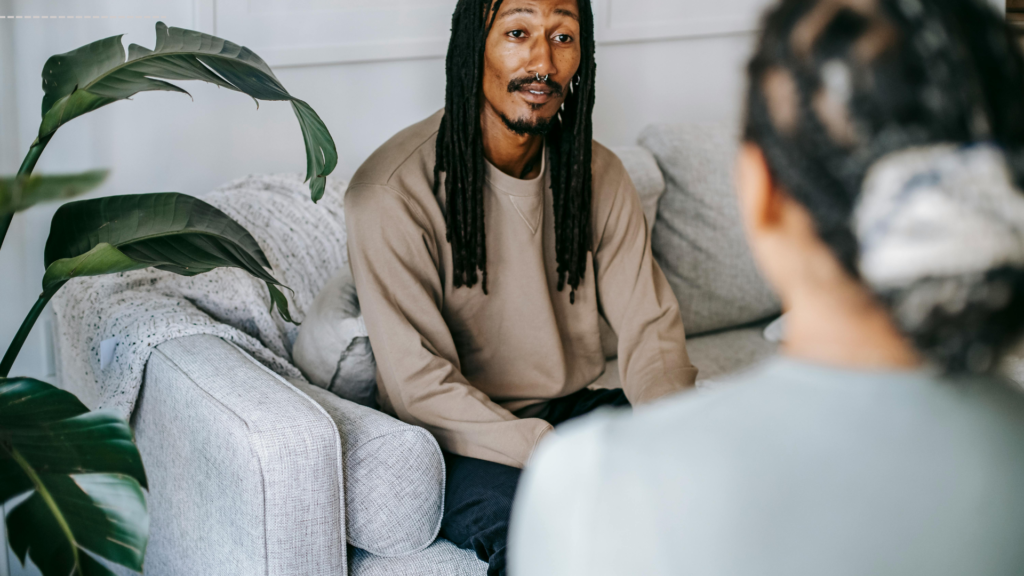 7 Honest Signs She Is Not Interested in You and Wants Space