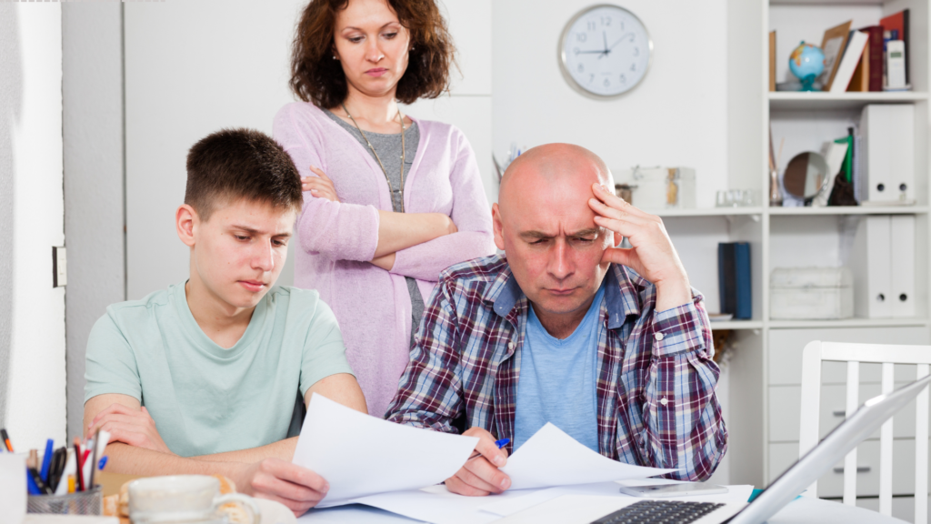 6 Painful Signs Your Parents Hate You and What You Should Do