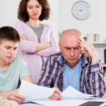 6 Painful Signs Your Parents Hate You and What You Should Do